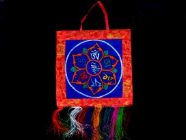 BB27 Bannière Tibétaine Mantra Om Mani Padme Hum