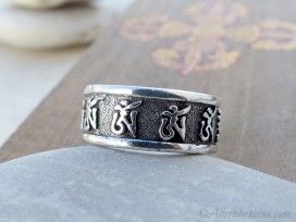 BA245. Bague Argent Massif Om. Taille 57