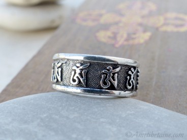 BA245. Bague Argent Massif Om. Taille 57