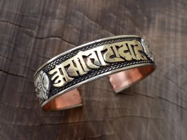 BRD338 Bracelet Tibétain Métal Argenté Cuivre Laiton Mantra