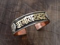 BRD338 Bracelet Tibétain Métal Argenté Cuivre Laiton Mantra