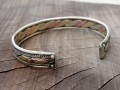 BRD339 Bracelet Tibétain Métal Argenté Cuivre Laiton Mantra