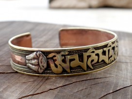 BRD340 Bracelet Tibétain Métal Argenté Cuivre Laiton Mantra