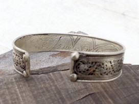 BRD349 Bracelet Tibétain Filigranes Mantra Dragon