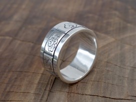 BA192. Bague Tibétaine en Argent Massif avec Astamangala