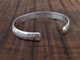 BRA72. Bracelet Tibétain Argent Massif Rhodié Signes Auspicieux