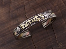 BRD339 Bracelet Tibétain Métal Argenté Cuivre Laiton Mantra