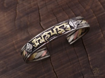 BRD339 Bracelet Tibétain Métal Argenté Cuivre Laiton Mantra