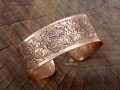 BRD383 Bracelet Tibétain Cuivre Chhepu Astamangala Signes Auspicieux du Bouddhisme