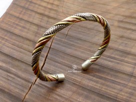 BRD398 Bracelet Tibétain Métal Argenté Cuivre Laiton