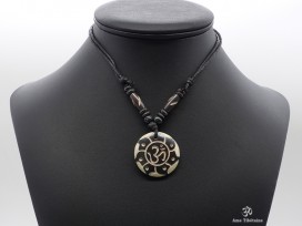CD158 Collier Tibétain Om