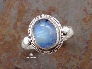 BA271 Bague Tibétaine Argent Massif Pierre de Lune. Taille 58