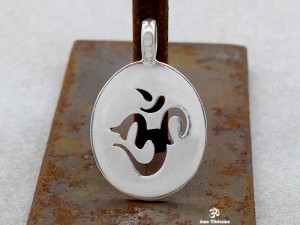 PA251 Pendentif Argent Massif Om