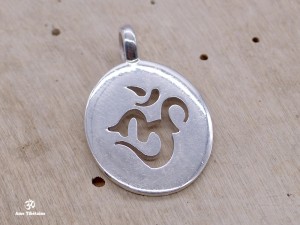 PA251 Pendentif Argent Massif Om