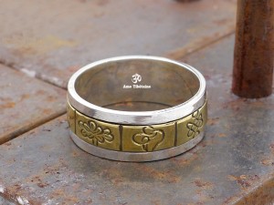 BA264. Bague Tibétaine en Argent Massif Laiton avec Astamangala