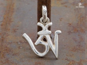 PA21 Petit Pendentif Argent Massif Om Tibétain