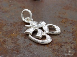 PA22 Petit pendentif Argent Massif Om Sanskrit
