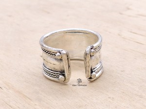 BD117 Bague Tibétaine