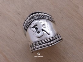 BD145 Bague Tibétaine Om