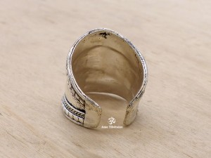 BD145 Bague Tibétaine Om