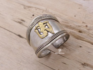 BD147 Bague Tibétaine Om