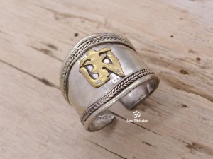 BD147 Bague Tibétaine Om