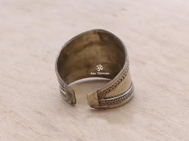 BD147 Bague Tibétaine Om