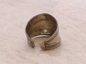 BD147 Bague Tibétaine Om