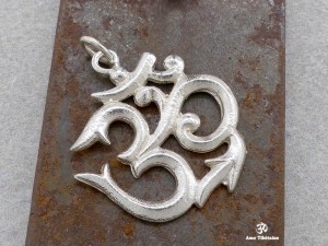 PA15 Grand Pendentif Argent Massif Om Tibétain