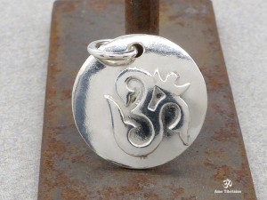PA319 Pendentif Argent Massif Om
