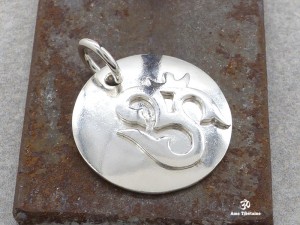 PA319 Pendentif Argent Massif Om