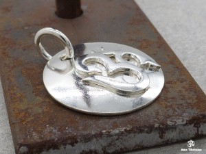 PA319 Pendentif Argent Massif Om