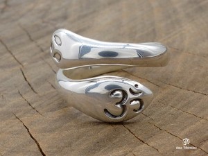 BA218 Bague Argent Massif Serpent Om