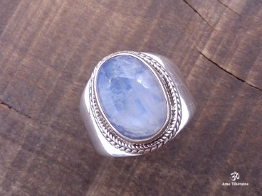 BA233 Bague Tibétaine Argent Massif Pierre de Lune. Taille 51