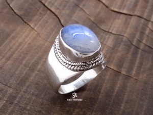 BA233 Bague Tibétaine Argent Massif Pierre de Lune. Taille 51