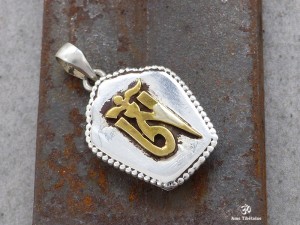 PA61 Pendentif Argent Massif Ghau Om