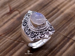 BA274 Bague Tibétaine Argent Massif Pierre de Lune. Taille Réglable