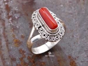 BA281 Bague Tibétaine Argent Massif Corail. Taille 57