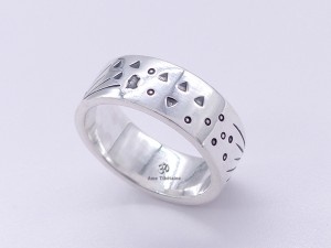 BA188. Bague Tibétaine en Argent Massif avec des Soleils