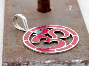 PA108 Pendentif Argent Massif Om Corail