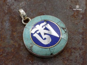 PA110 Pendentif Argent Massif Om Tibétain