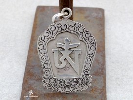 PA132 Pendentif Argent Massif Om