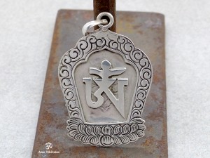 PA132 Pendentif Argent Massif Om