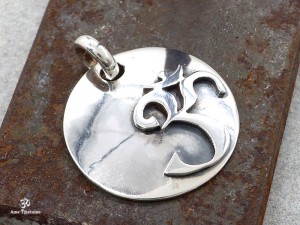 PA163 Pendentif Argent Massif Om