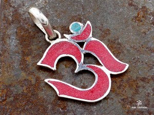 PA352 Pendentif Argent Massif Om