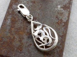 PA371 Pendentif Argent Massif Om