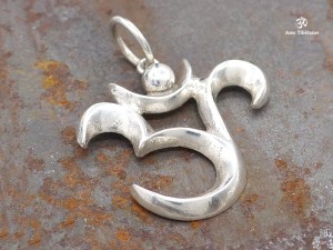PA194 Pendentif Argent Massif Om Sanskrit