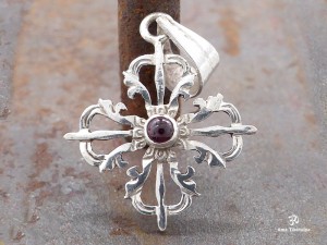 PA279 Pendentif Argent Massif Dorje Vajra Grenat