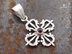 PA279 Pendentif Argent Massif Dorje Vajra Grenat