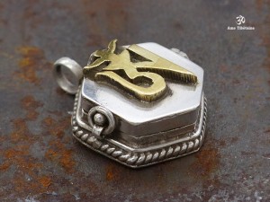 PA386 Pendentif Argent Massif Ghau Om